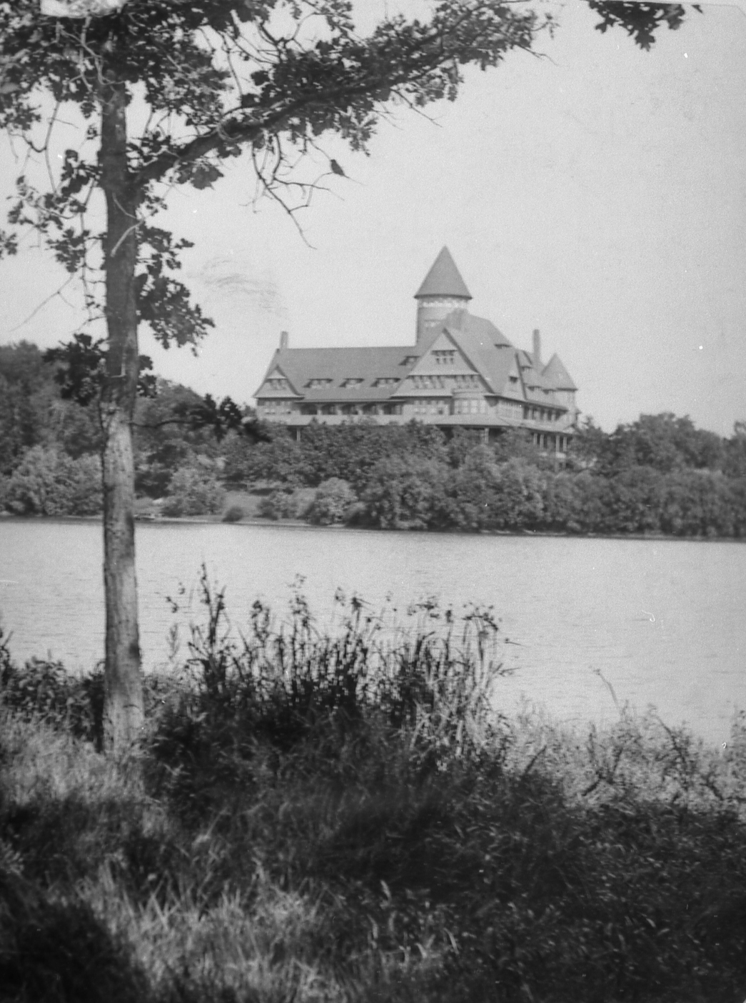 The Glen Ellyn Hotel