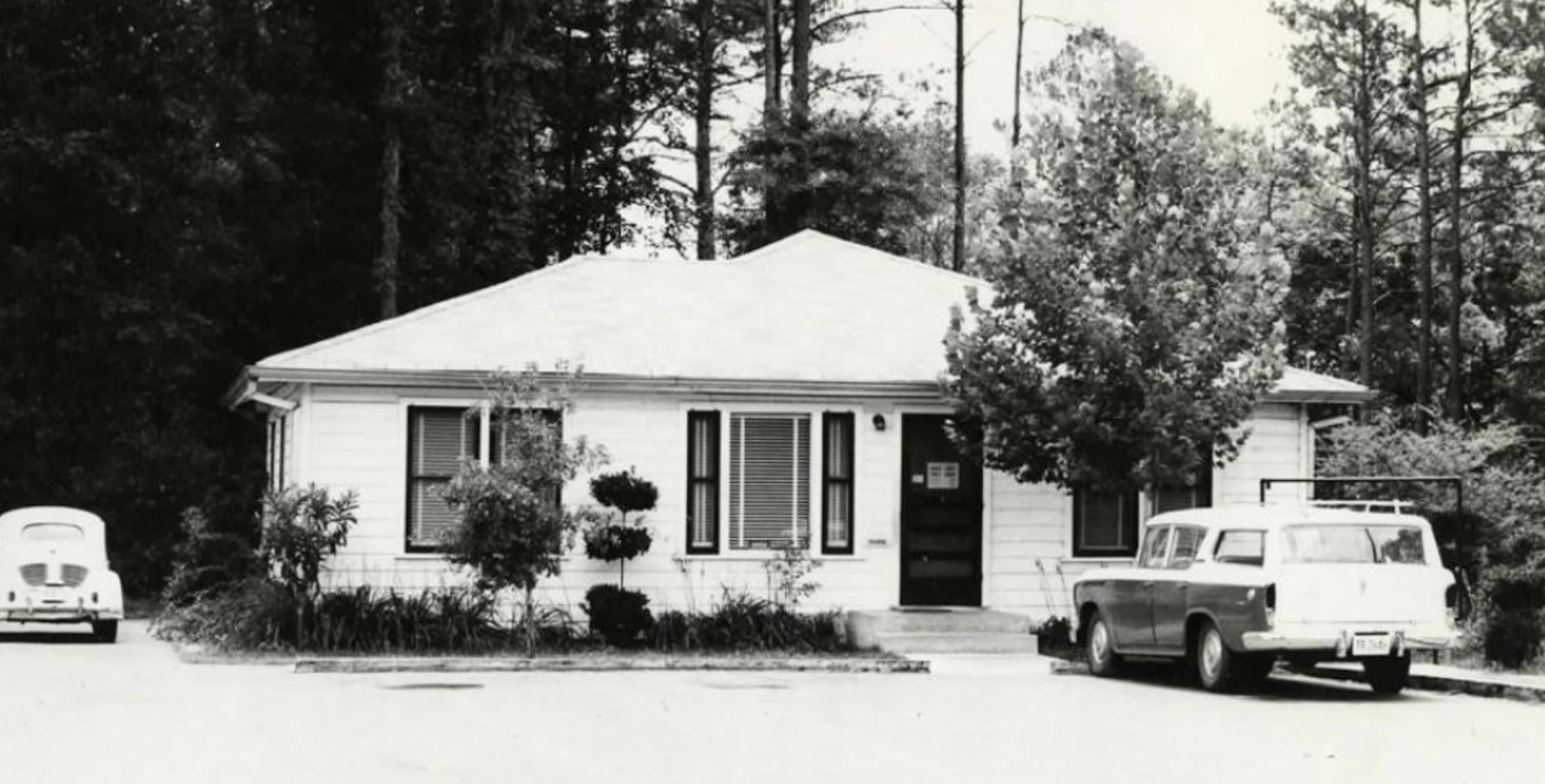 In May 1959, the library moved to a County-owned house and garage at 900 Corbindale Road.