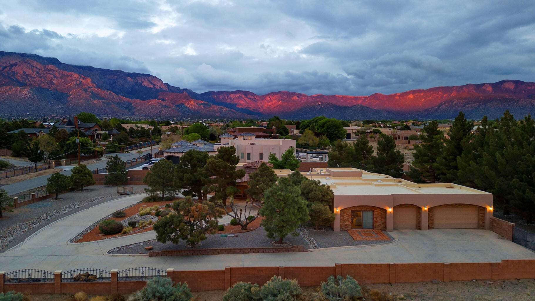 10510 Ranchitos Ave NE