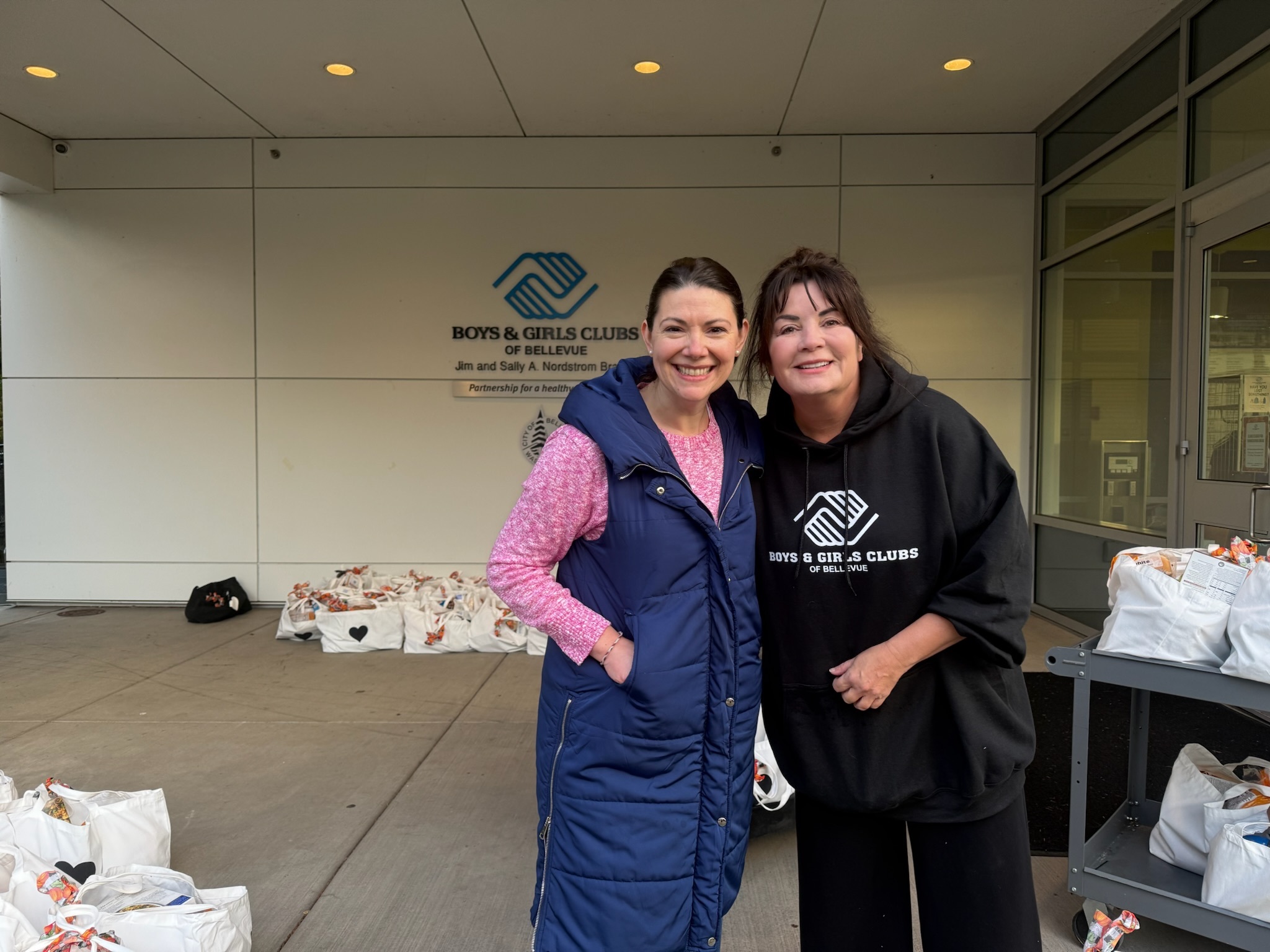 Bellevue Boys and Girls Club receiving their totes