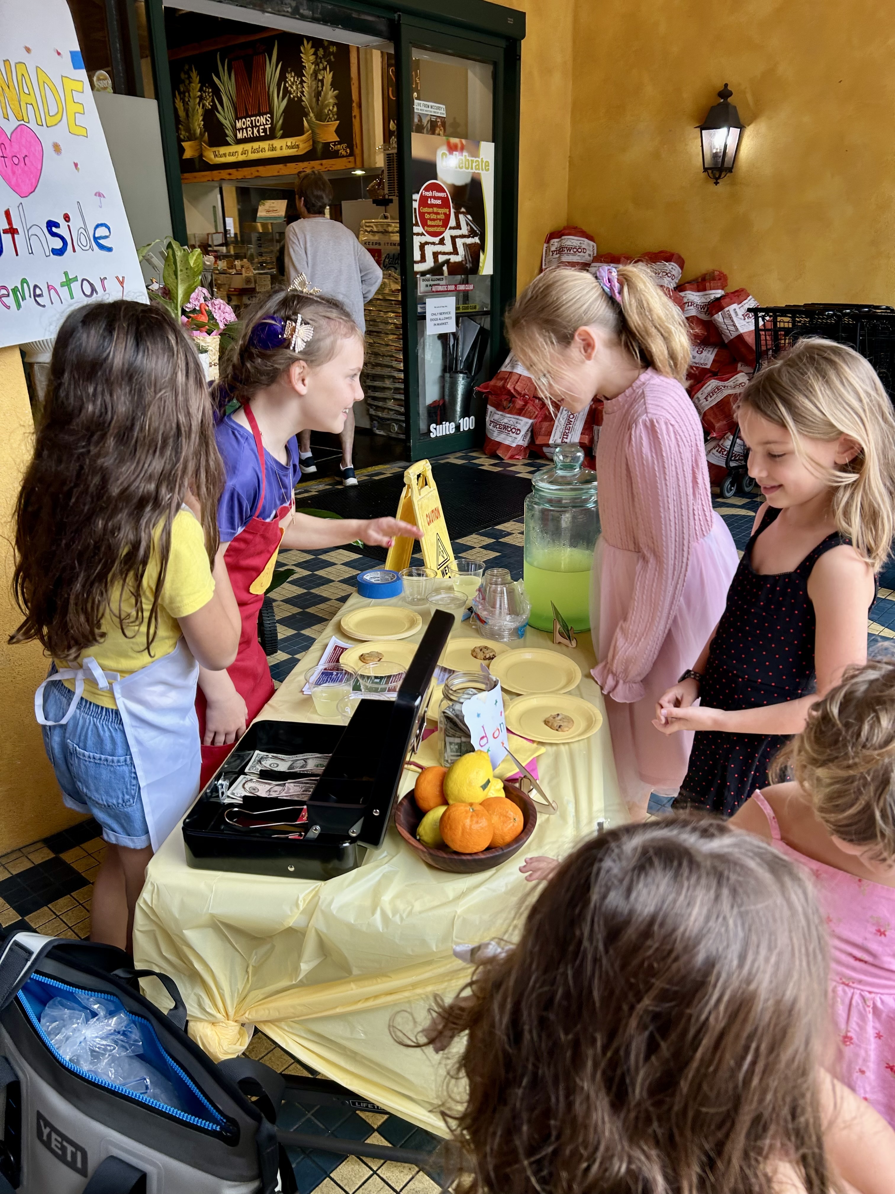 Shea Benfer, Paloma Ordonez and Cameron Moss (shopper’s— Emilia and Grace Sassen)