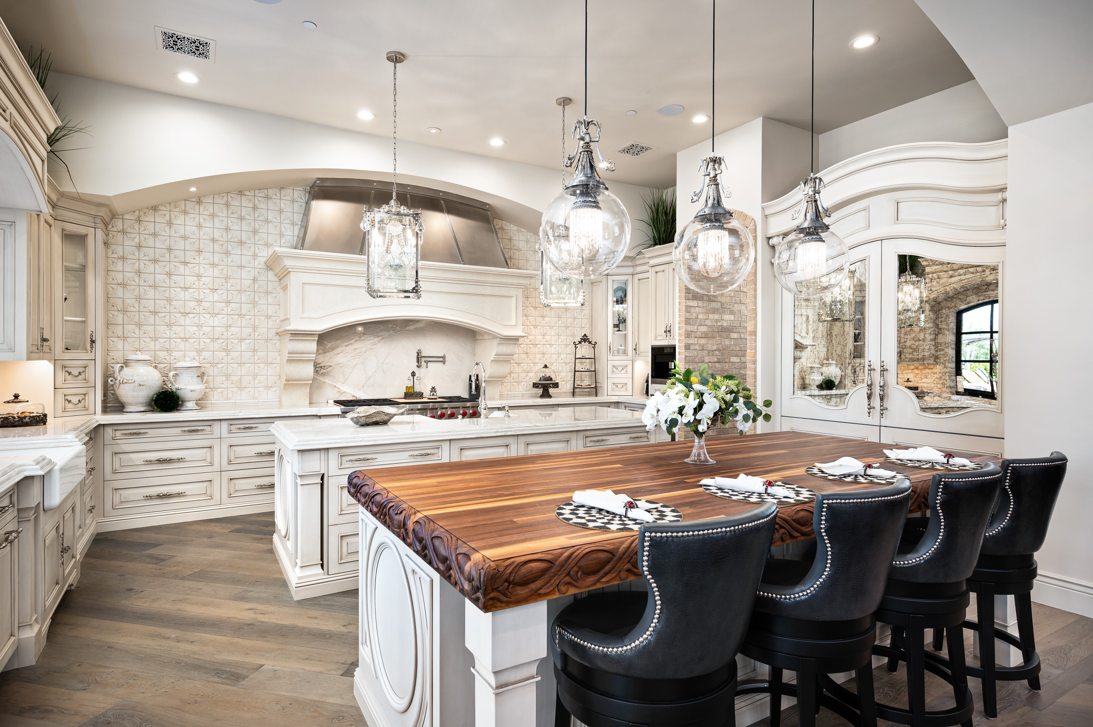Thoughtfully integrated architecture and interior design create a kitchen that balances functionality, craftsmanship, and timeless style.