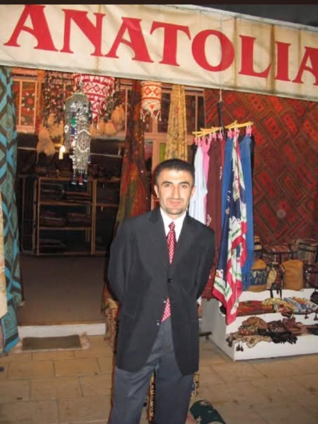 Memet at the rug shop in Türkiye where he worked before moving to the United States.